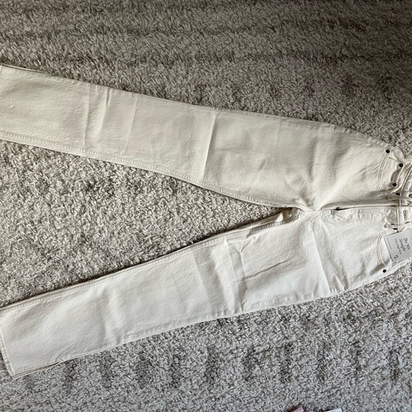 Abercrombie Curve Love Ultra High Rise 90s Straight Jean - Picture 3 of 3